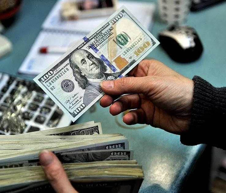 استقرار سعر الدولار أمام الجنيه المصري في بداية تعاملات الثلاثاء 3 يونيو 2025