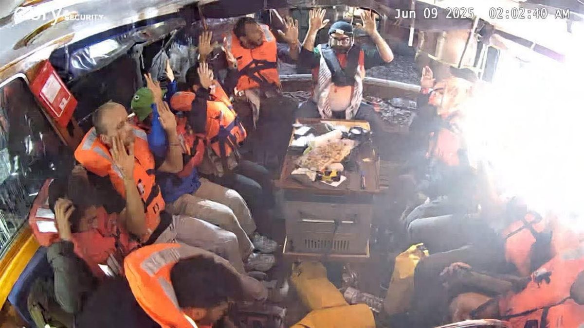 خطف طاقم السفينة مادلين