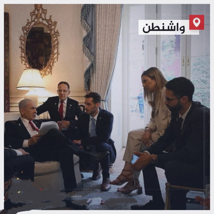 نتنياهو أثناء تلقي خبر قتل الجنود بغزة 