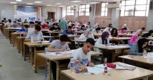 طلاب الدبلومات الفنيه 