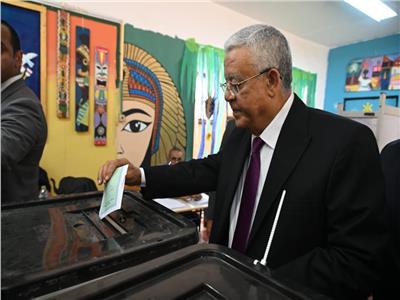 رئيس مجلس النواب يدلي بصوته