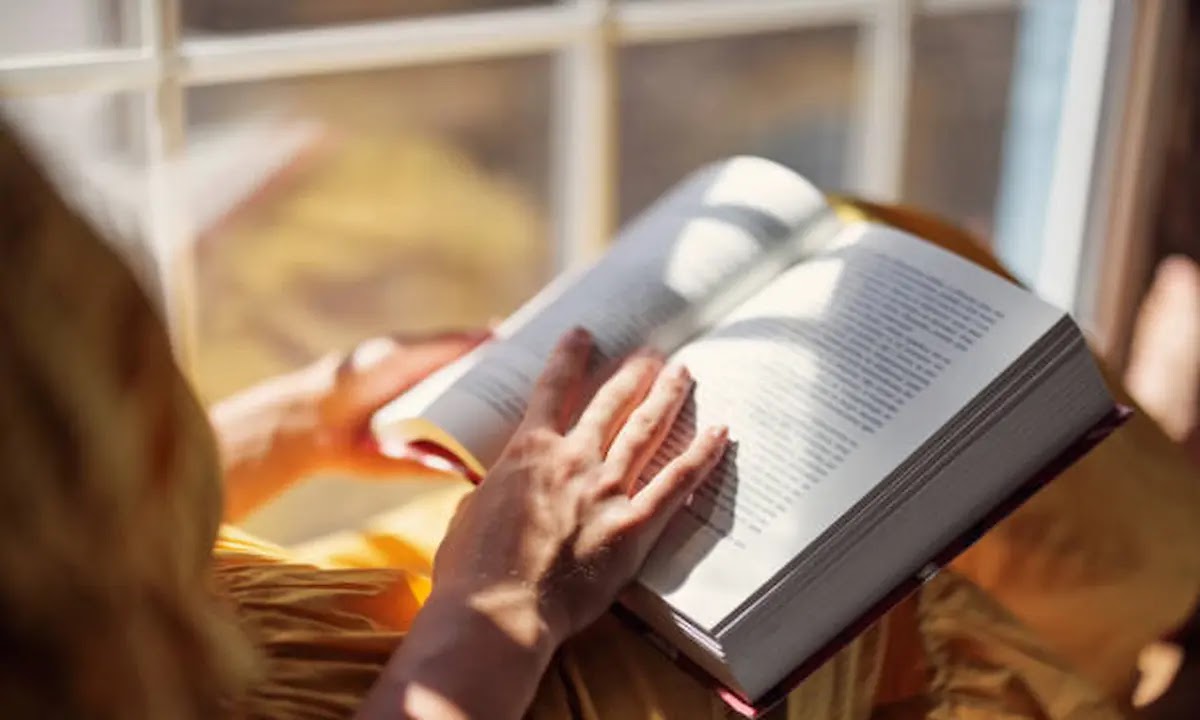 أهمية القراءة في تطوير العقل وتنمية المهارات