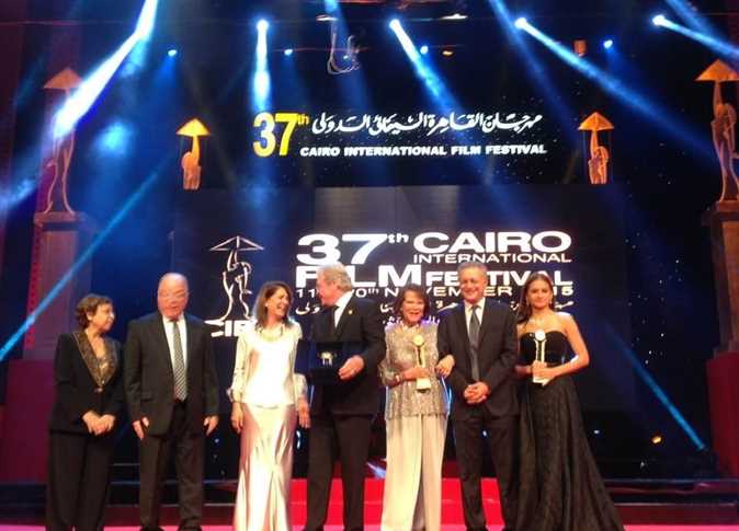 بعد رحيل كلوديا كاردينالي.. علاقة مميزة بعمر الشريف وسر تكريمها بجائزة فاتن حمامة