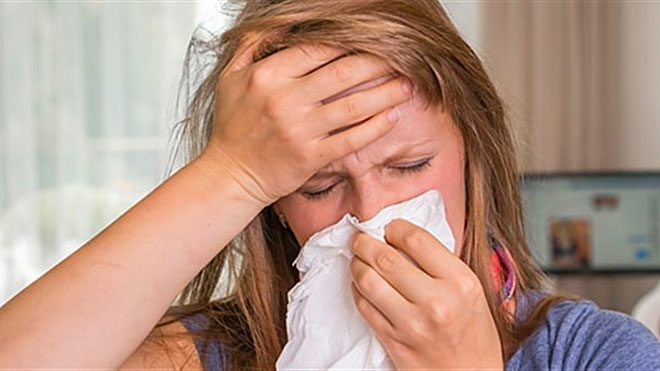 <i>نزلات البرد في فصل الشتاء.. المرض الموسمي الذي لا يرحم الكبار ولا الصغار</i>