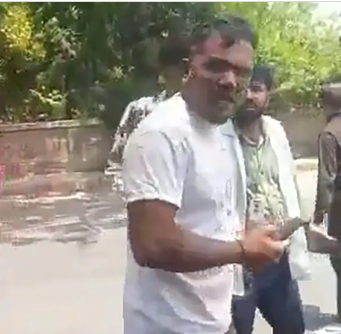 الناجي الوحيد من تحطم الطائرة الهندية: مُنحت الحياة ولكن سُلِبت سعادتي