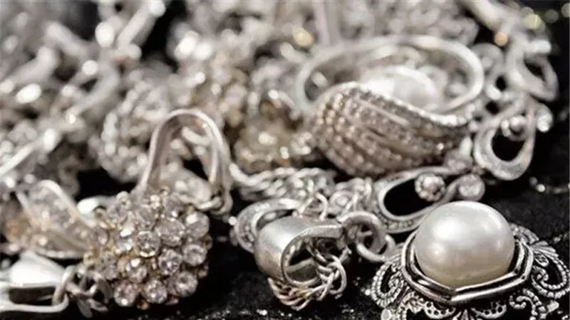 استقرار أسعار الفضة اليوم الإثنين 3 نوفمبر 2025 وسط تحركات طفيفة في السوق المحلي والعالمي