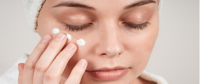 <strong>كيف تحمي بشرتك من الجفاف والتشقق خلال فصل الشتاء؟</strong>