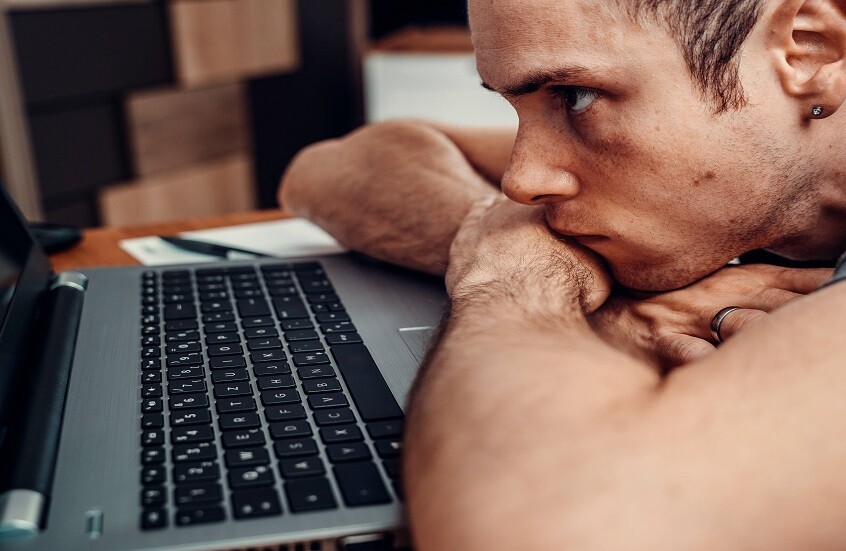 <strong>السوشيال ميديا.. كيف غيّرت وعي الشباب وشكلت ثقافتهم اليومية؟</strong>