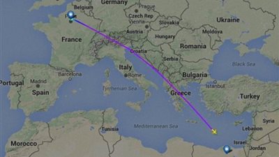 كابتن طيار: الطائرة تستطيع السباحة على وجه الماء إذا لم تتحطم قبل سقوط