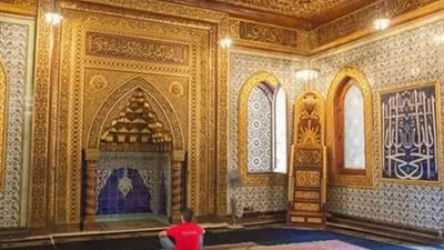 المسجد الأثري بقصر الأمير محمد علي يفتح أبوابه للمصلين 