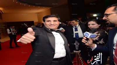 بالصور.. مطرب 