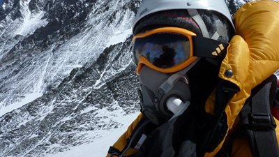 بعد أربع محاولات فاشلة.. وفاة متسلق هولندي على قمة إفرست