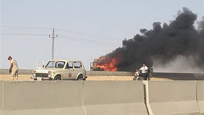 السيطرة على حريق سيارة نقل مواد بترولية بطريق 