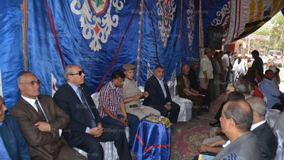 محافظ المنيا يُعزي أسرة عامل محطة وقود أنقذ مدينة أبوقرقاص من كارثة (صور)