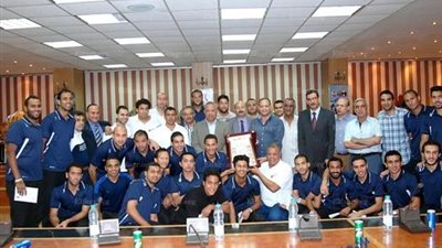 محافظ الشرقية يقرر صرف مبلغ 95 ألف جنيه لفريق الهوكي (صور)