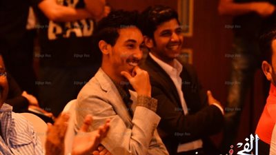 بالفيديو.. نجل محمد عبده يشاركه مؤتمر 