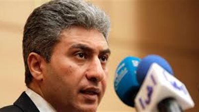 وزير الطيران ساخرًا: كائنات فضائية أسقطت الطائرة المصرية (فيديو)