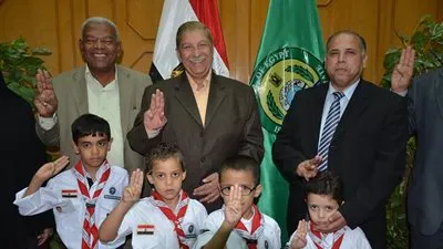 محافظ الإسماعيلية يلتقي فريق المجموعة الكشفية (صور)