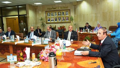 مجلس جامعة أسيوط يوافق على تعيين 13 أستاذ مساعد 