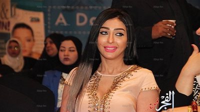 بالصور.. توافد نجوم الفن والموضة إلى معرض الصحة والجمال 