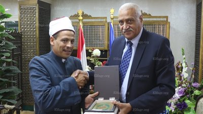 محافظ السويس يستقبل مدير الأوقاف الجديد (صور) 