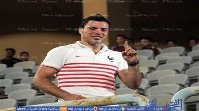 عمرو زكي يساند الزمالك أمام إنبي