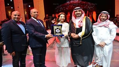 بالصور.. محافظ البحر الأحمر يُكرم نانسي عجرم لدعمها تنشيط السياحة المصرية