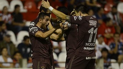 لانوس يتوج بالدوري الأرجنتيني بعد سحقه لسان لورينزو 