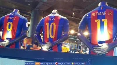 بالصور.. برشلونة يكشف عن قميصه للموسم الجديد   