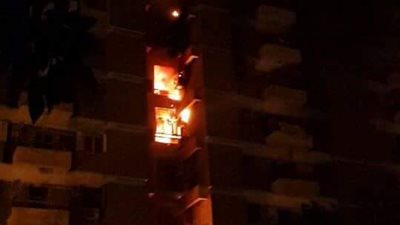 إصابة شرطيين أثناء إخماد حريق هائل ببرج سكني بالمنيا