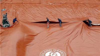 الأمطار تهطل على رولان جاروس وتوقف المباريات