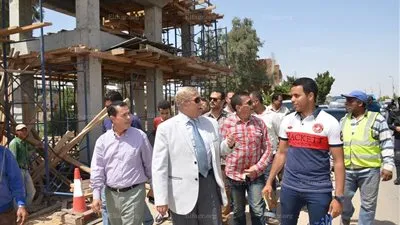 محافظ الإسماعيلية يتفقد كوبري المشاة الجديد (صور) 