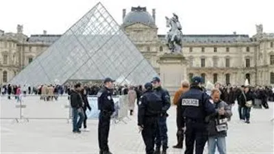 إغلاق متحف اللوفر مع زيادة ارتفاع منسوب نهر 