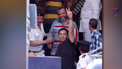 الظلم لبيكا.. مع الشغل والنفاذ للكاميرا (تقرير فيديو)