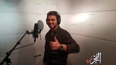 محمد رشاد ينتهىي من تسجيل تتر 