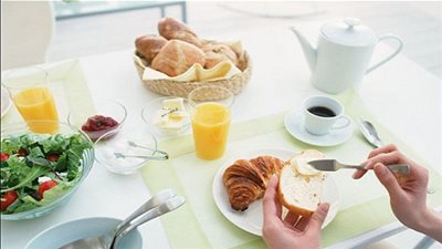دراسة أميركية :  نتناول الطعام مرّتين في الصباح يقلل الوزن