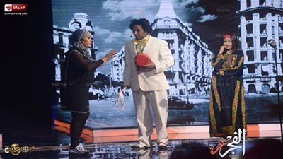 سقوط متسابق مصري على مسرح 