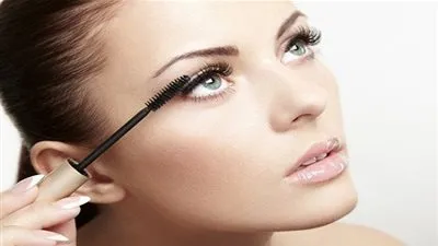 كيفية إصلاح الماسكارا الجافة