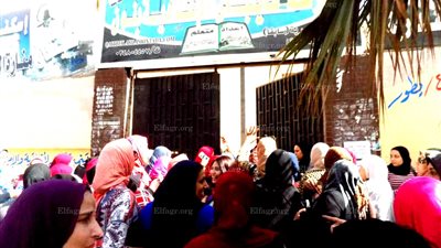 طرد طلاب الثانوية العامة من المدارس لحيازتهم هواتف محمولة في الإسكندرية (صور)