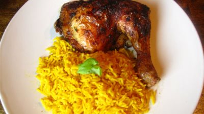 أطباق رمضان: طريقة عمل الدجاج المشوي بصوص الباربكيو والأرز بالكاري  