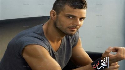 ريكي مارتن يدعم أطفال سوريا بسبب فتاة احتضنته بقوة