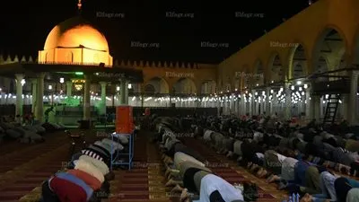 صلاة التراويح بمسجد عمرو بن العاص في أولى ليالي رمضان (صور)
