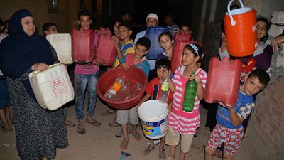 أهالي قرية بالدقهلية تحتشد تنديدا بانقطاع المياه 16 يوما 