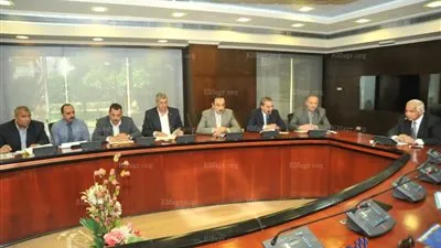 وزير النقل يشدد على سرعة الانتهاء من تطوير طريق 