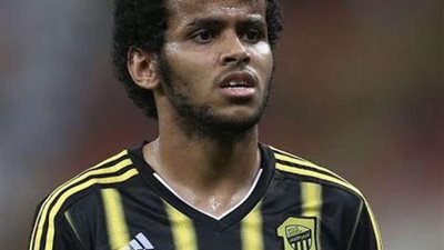 عبدالفتاح عسيري يوقّع للأهلي.. وغضب بين جماهير الاتحاد