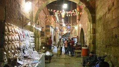  شاهد.. 15 صورة من شارع المعز بمصر القديمة في ثالث أيام رمضان 