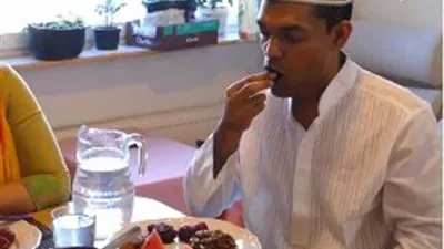 اندبندنت: كيف يصوم المسلمون في مدن لا تغيب عنها الشمس؟