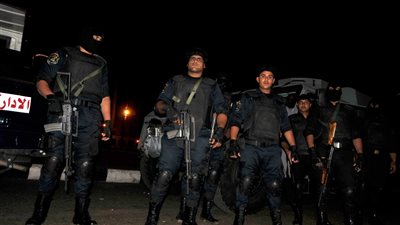 عاجل.. الشرطة تفض اشتباكات عنيفة بين أهالي مرضى وأمن مستشفى في الشرقية