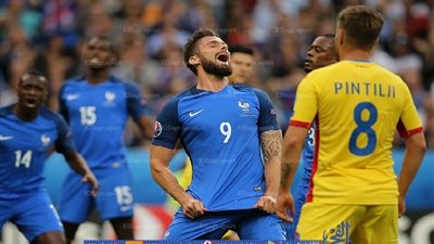 بالفيديو.. رأسية جيرو تخطيء طريقها إلى شباك رومانيا | يورو 2016