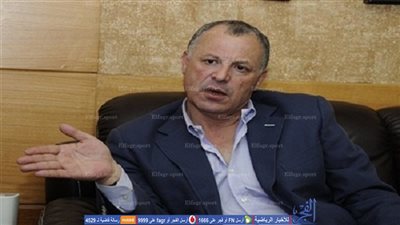 أبوريدة يظهر في دعابة محمود الخطيب والمعلم بمباراة منتخب الشباب